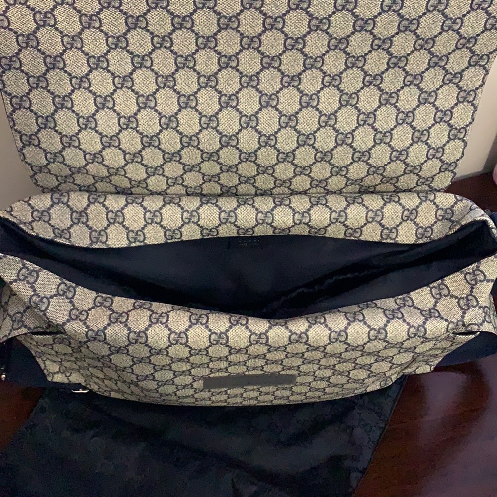 Authentic Gucci Messenger Bag!